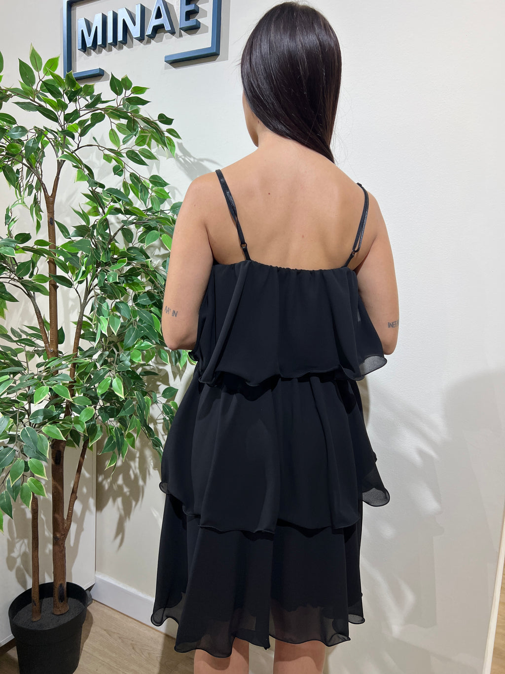 Vestido corto volantes