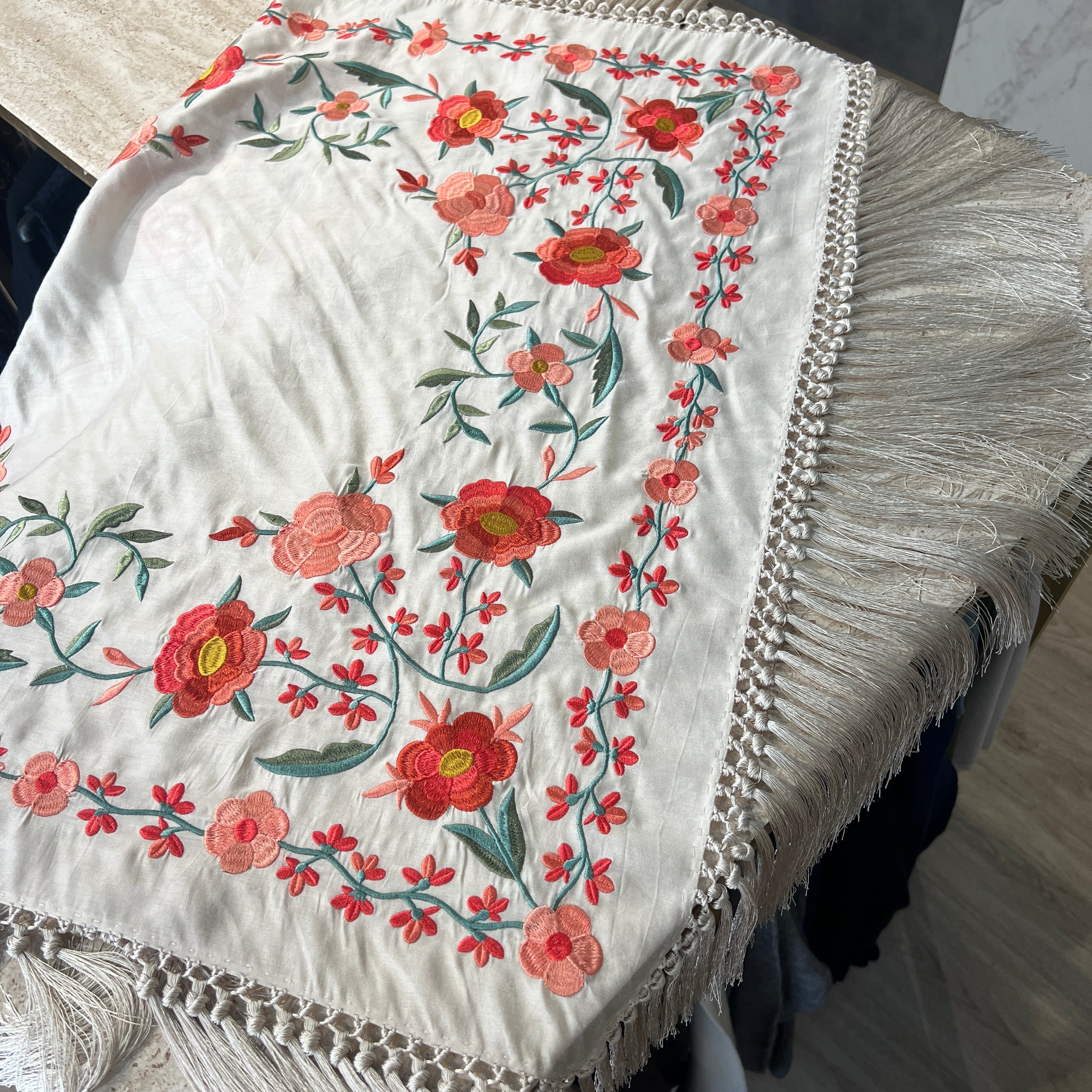 Mantón cuadrado marfil