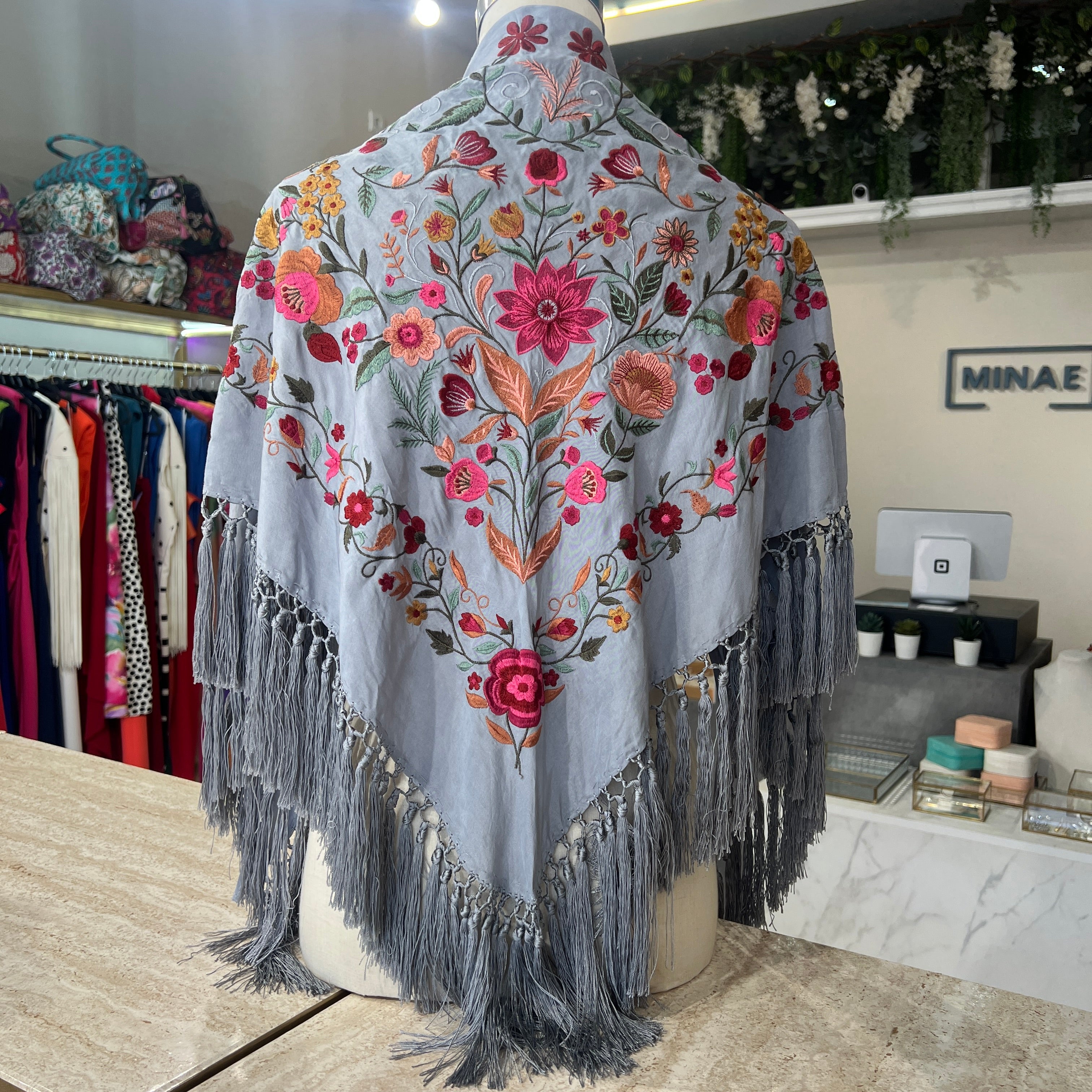 Mantón Retama gris