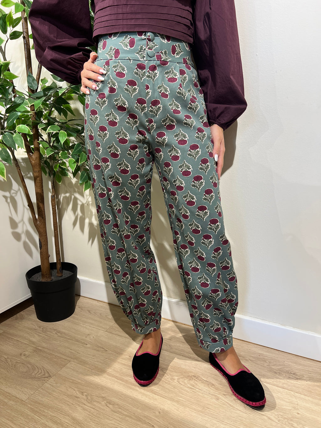 Pantalón bombacho estampado verde jabonoso