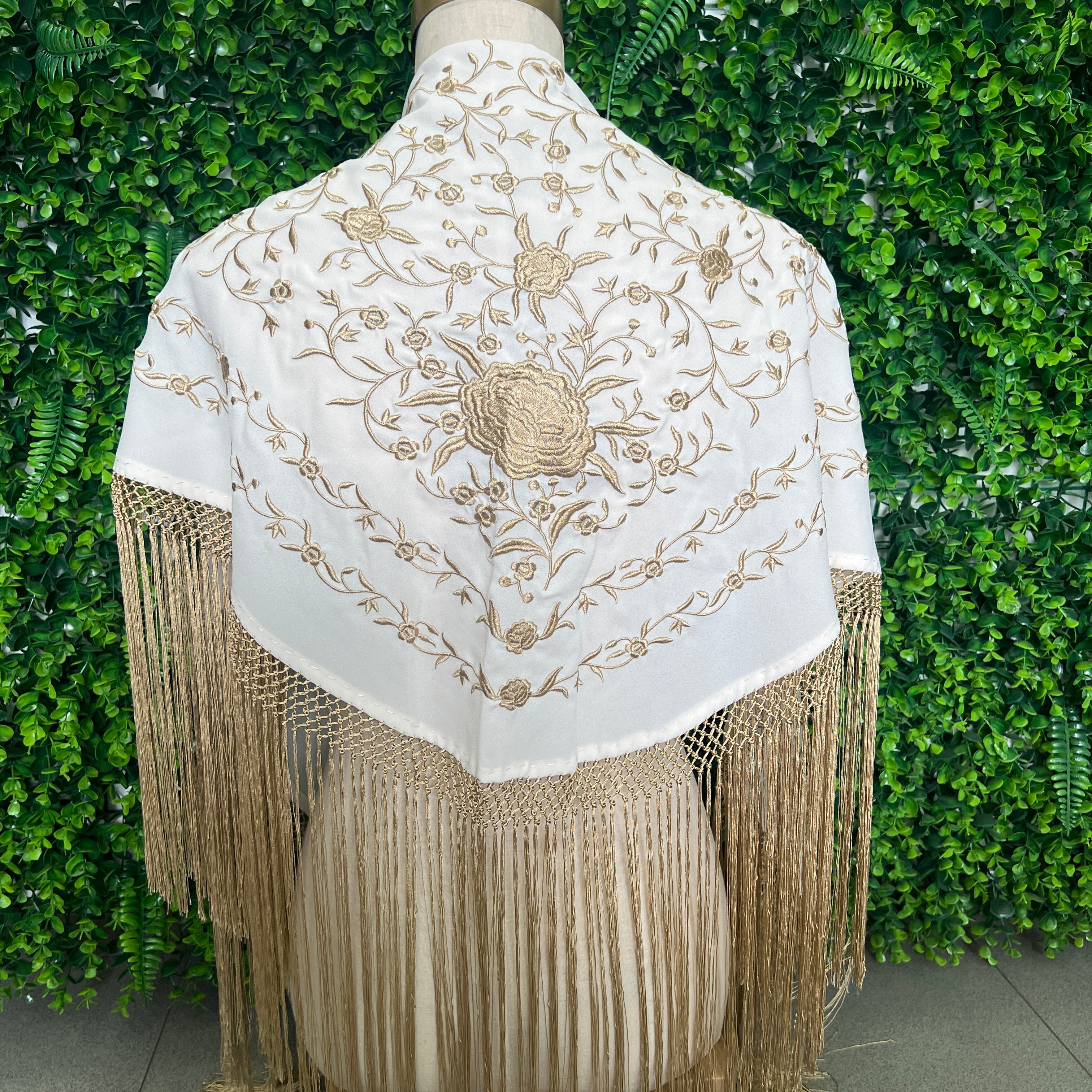 Mantón Liviana marfil con dorado