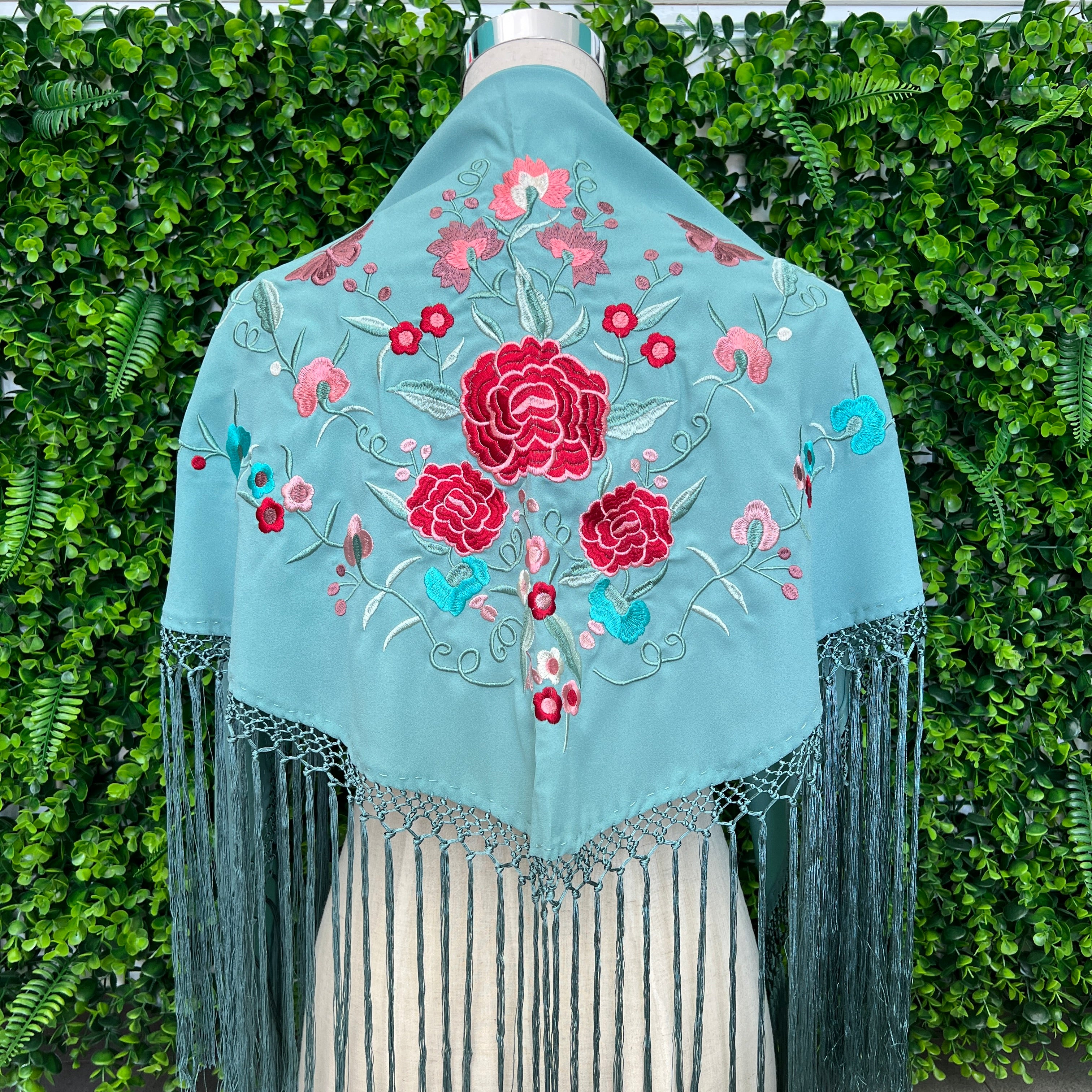 Mantón Tiento verde jabonoso con rojo