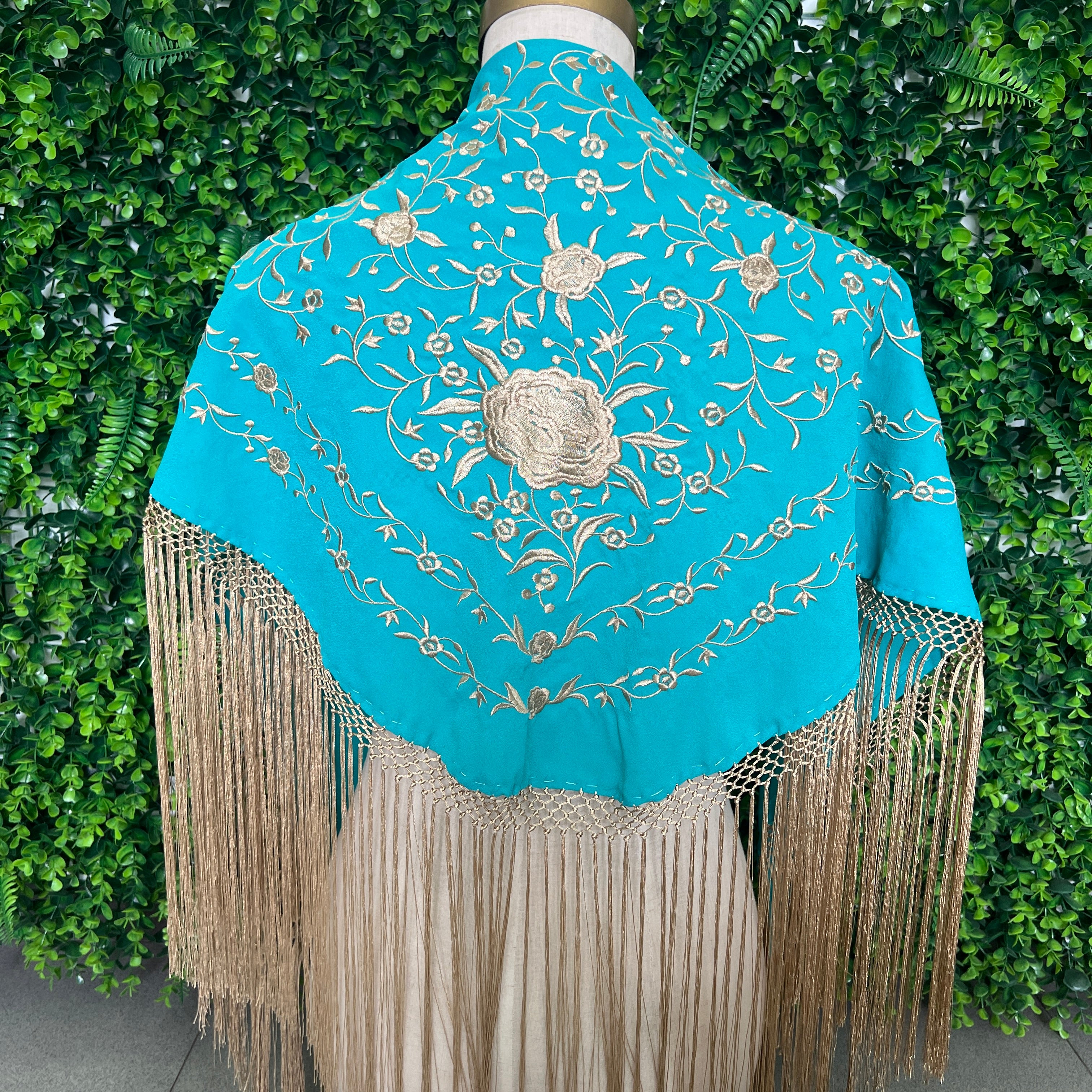 Mantón Liviana turquesa con dorado