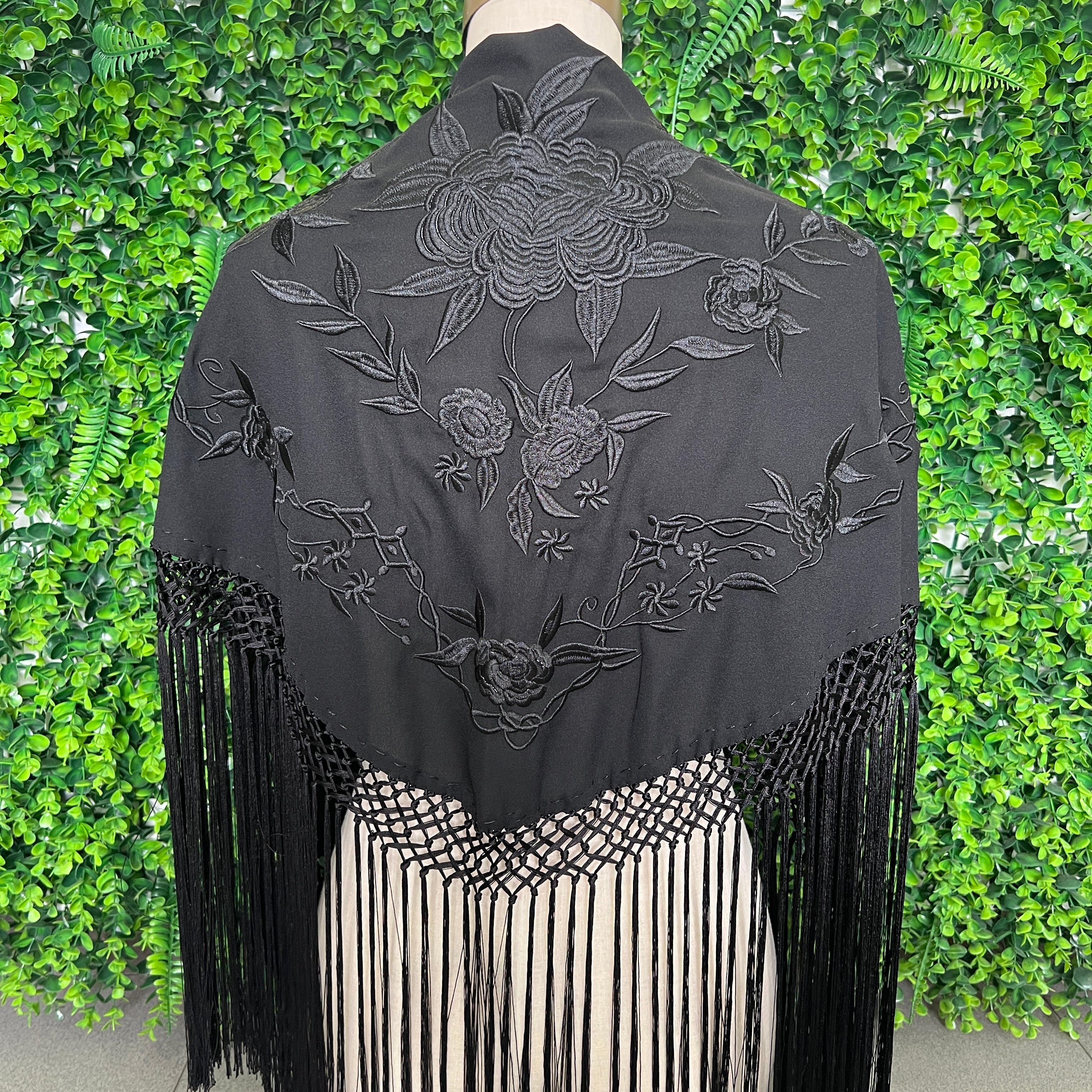 Mantón Milonga negro al tono