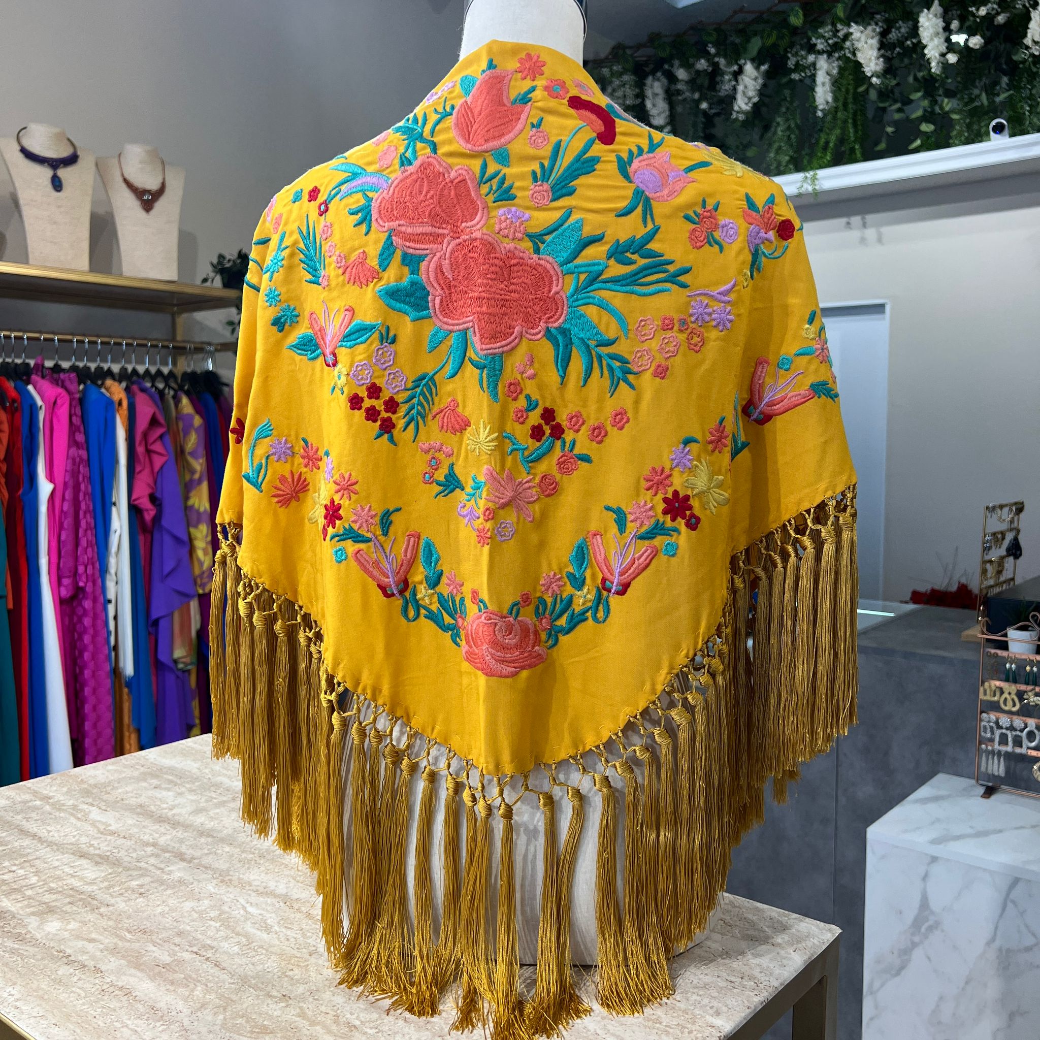 Mantón Cantiña mostaza