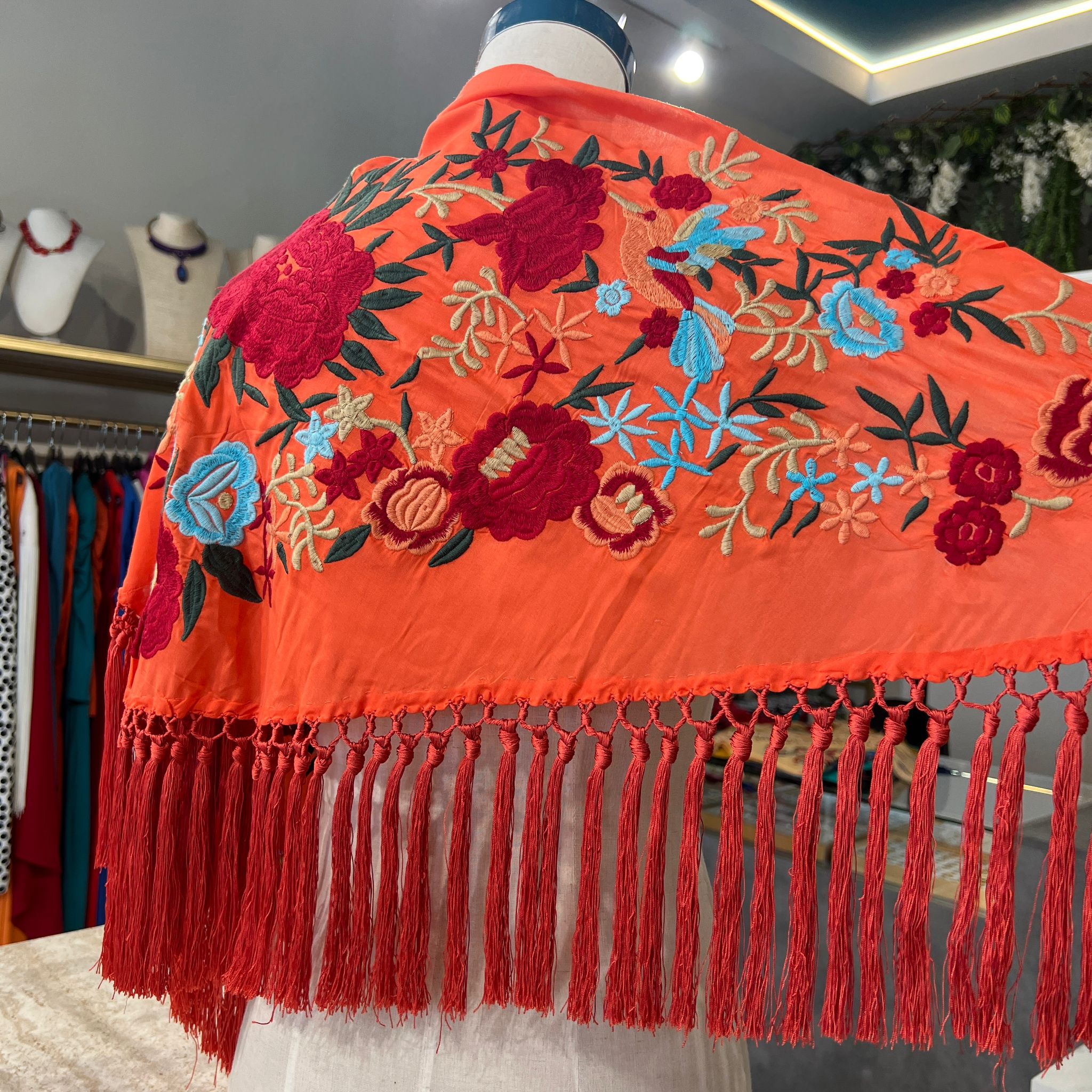 Mantón Colibrí coral con rojo