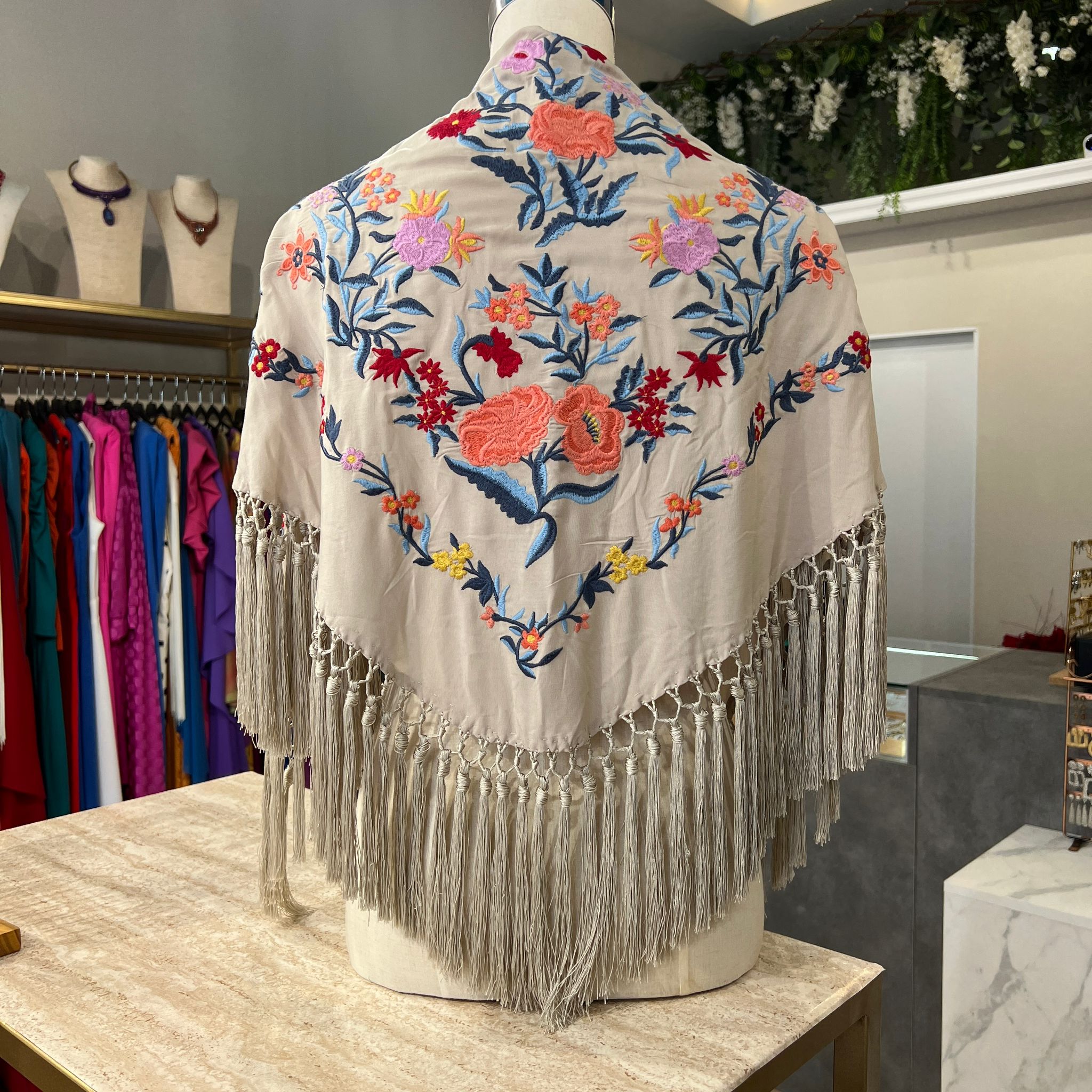 Mantón Mariana gris piedra