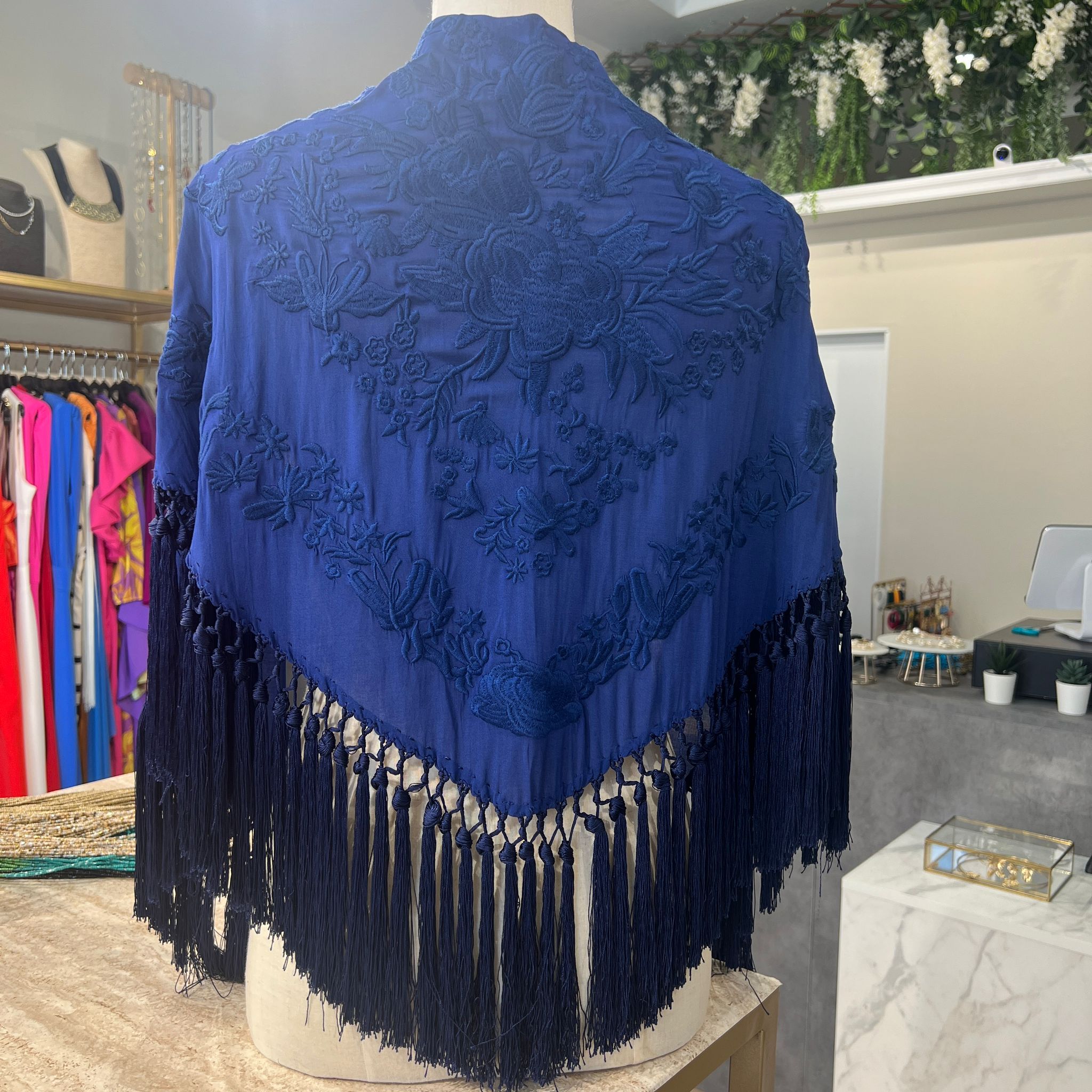 Mantón Cantiña azul marino al tono