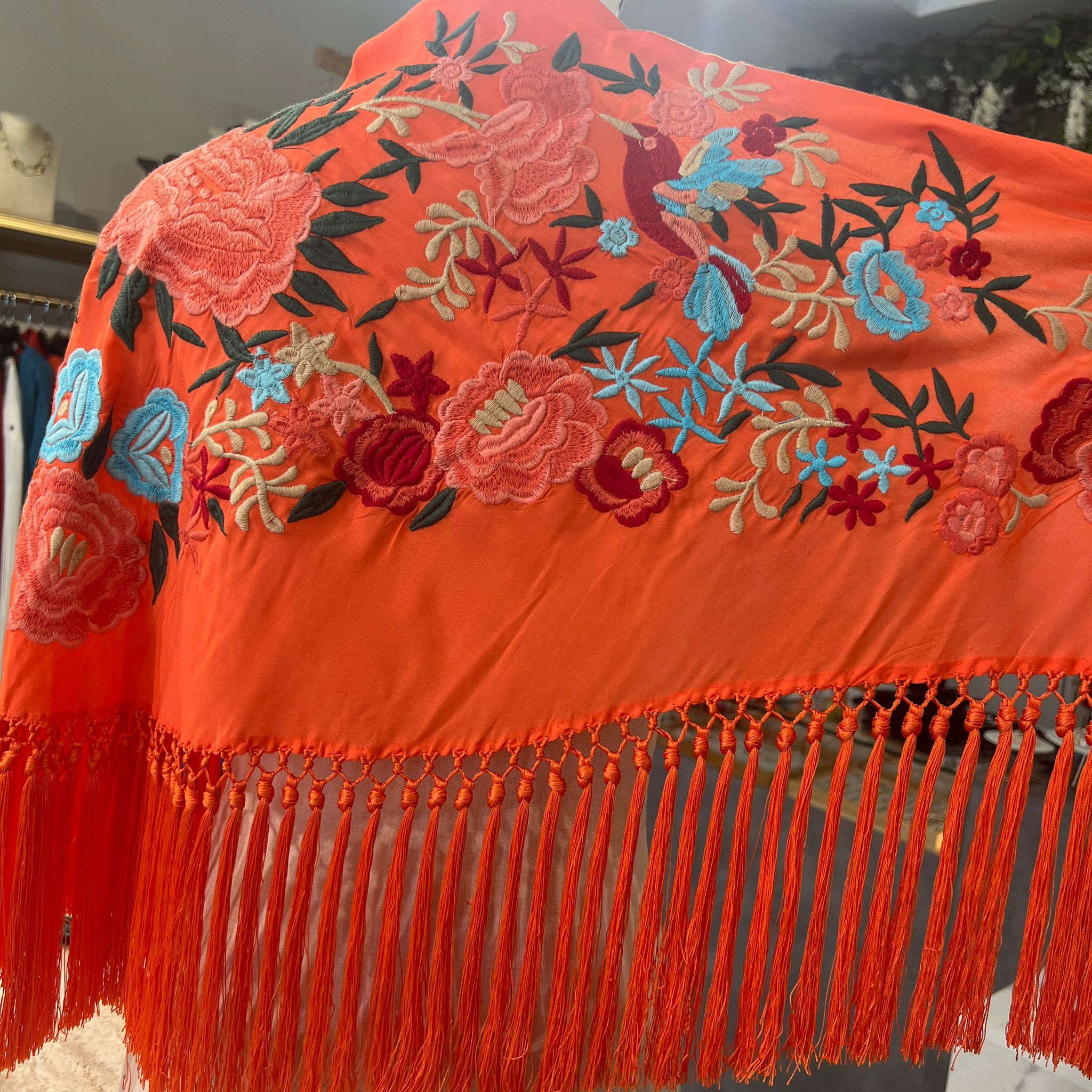 Mantón Colibrí coral con coral