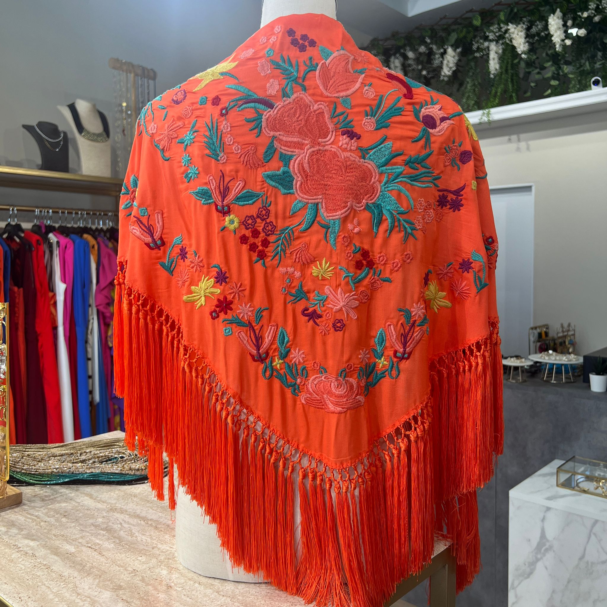 Mantón Cantiña coral con coral