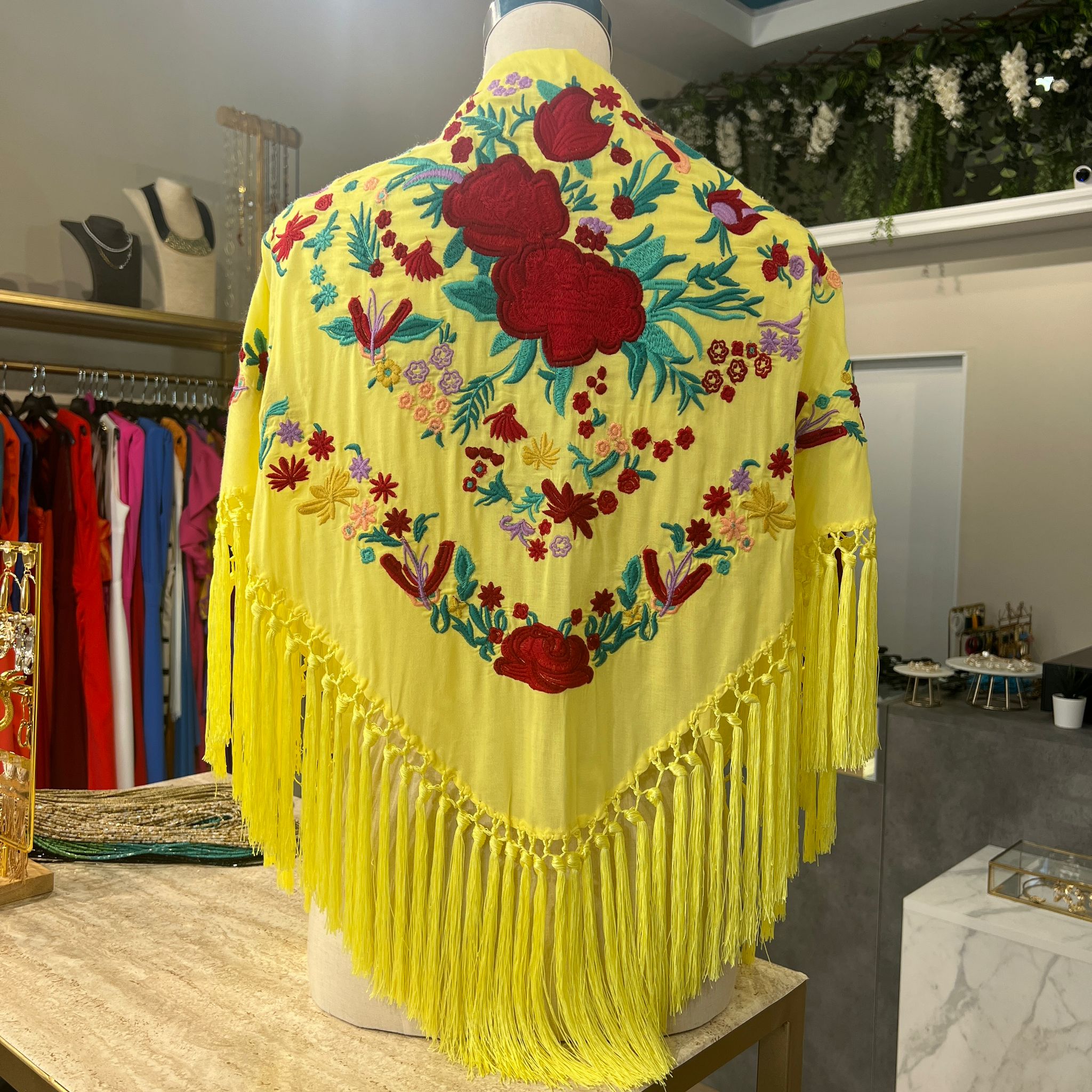 Mantón Cantiña amarillo