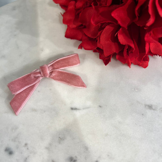 Broche lazo rosa maquillaje