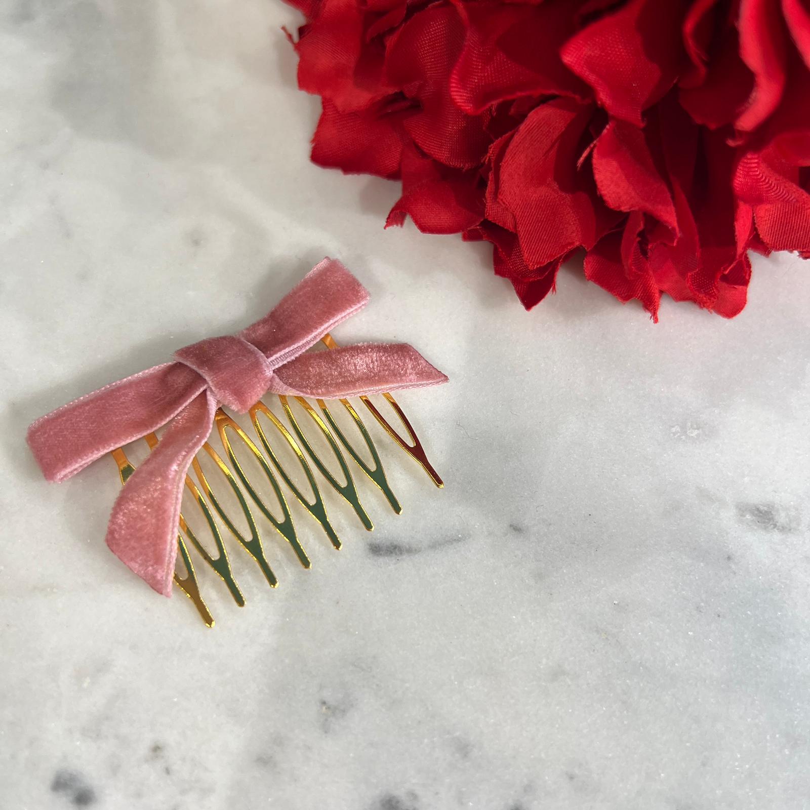 Peinecillo lazo rosa maquillaje