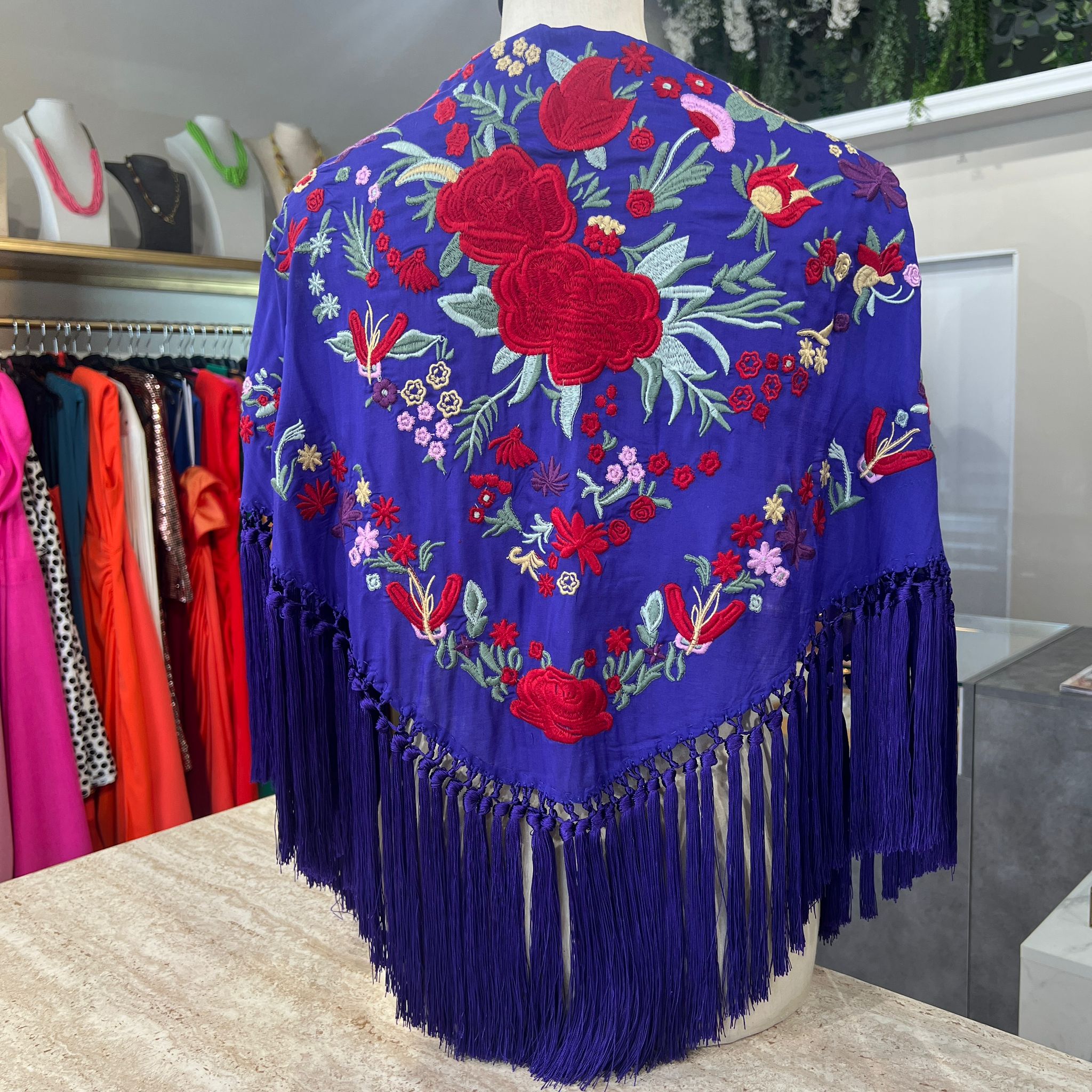 Mantón Cantiña azul eléctrico con rojo