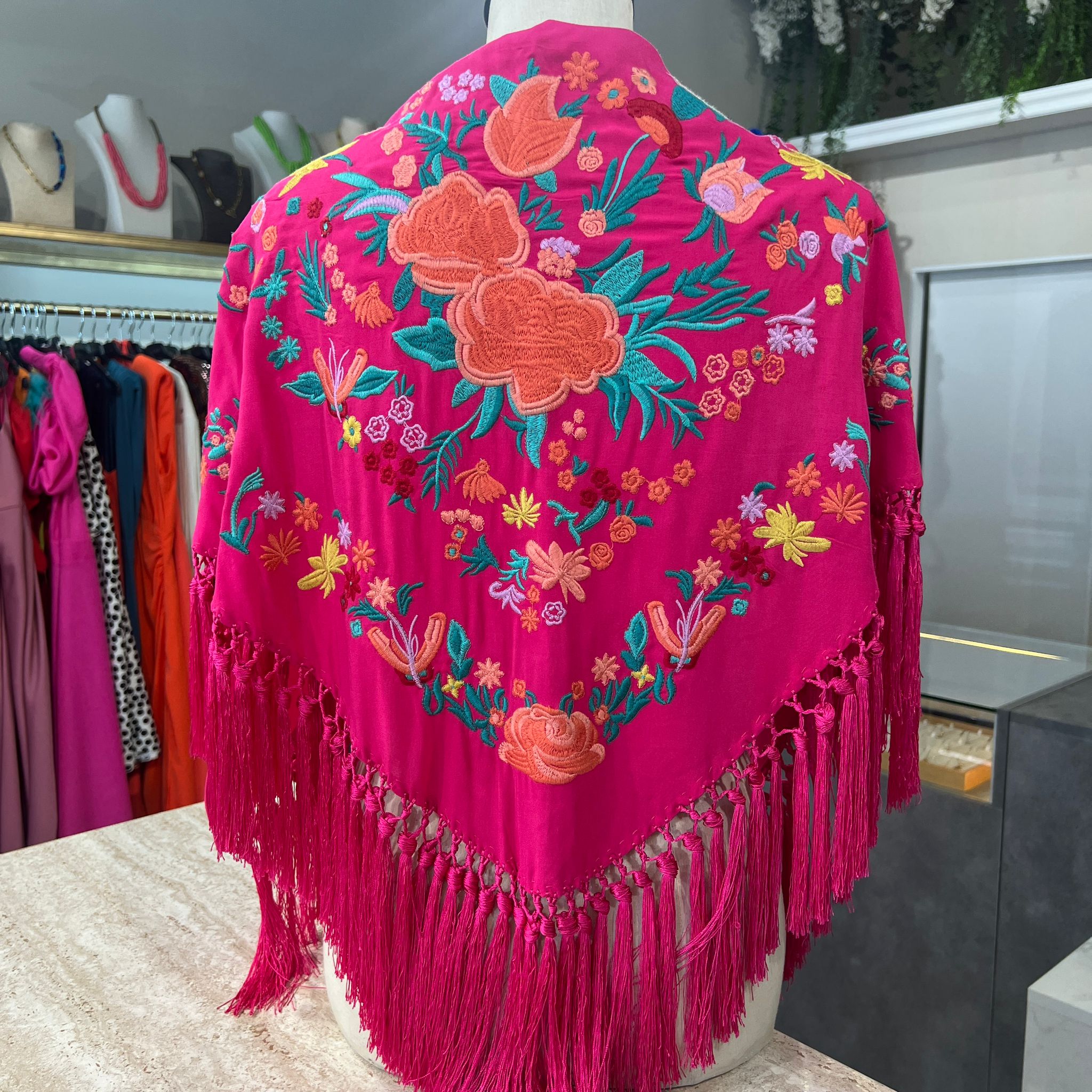 Mantón Cantiña rojo con coral