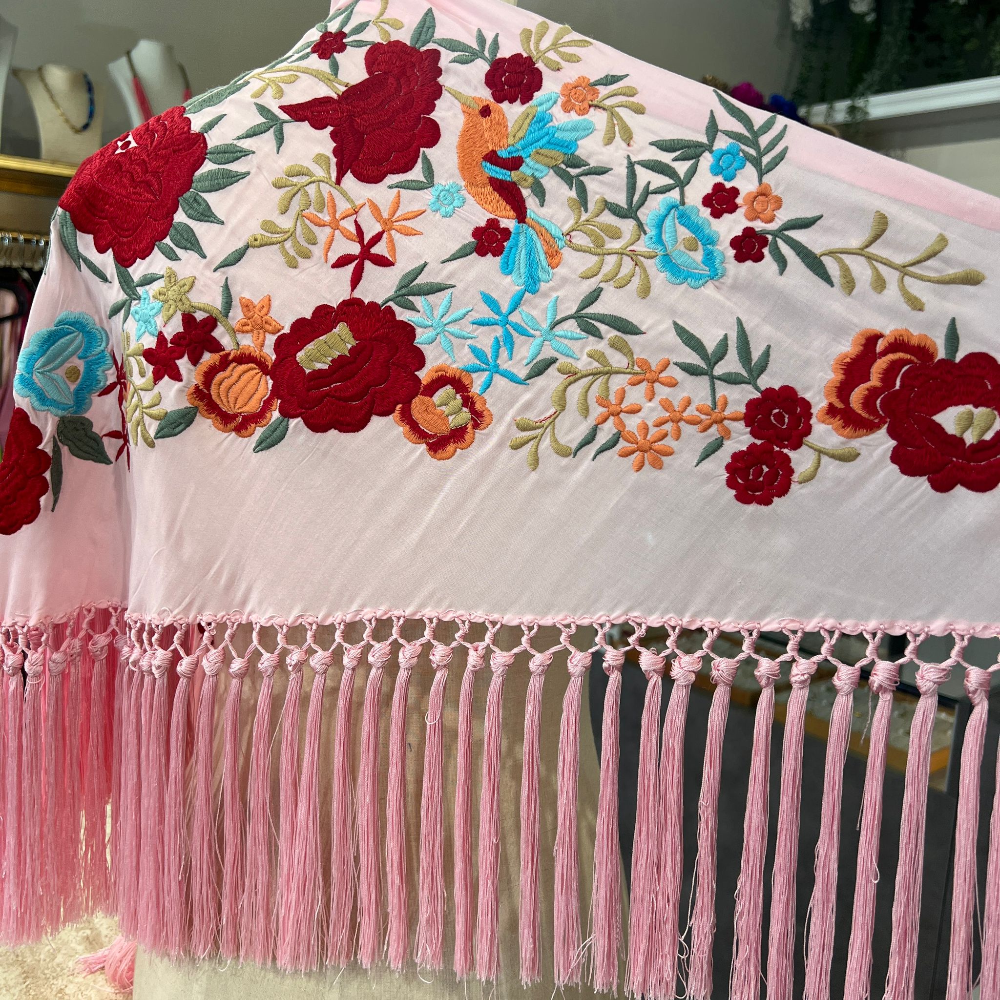 Mantón Colibrí rosa claro