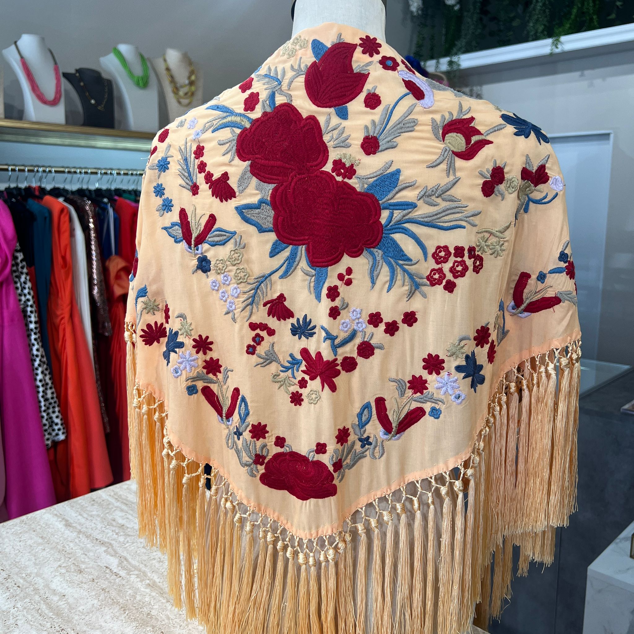 Mantón Cantiña vainilla fuerte