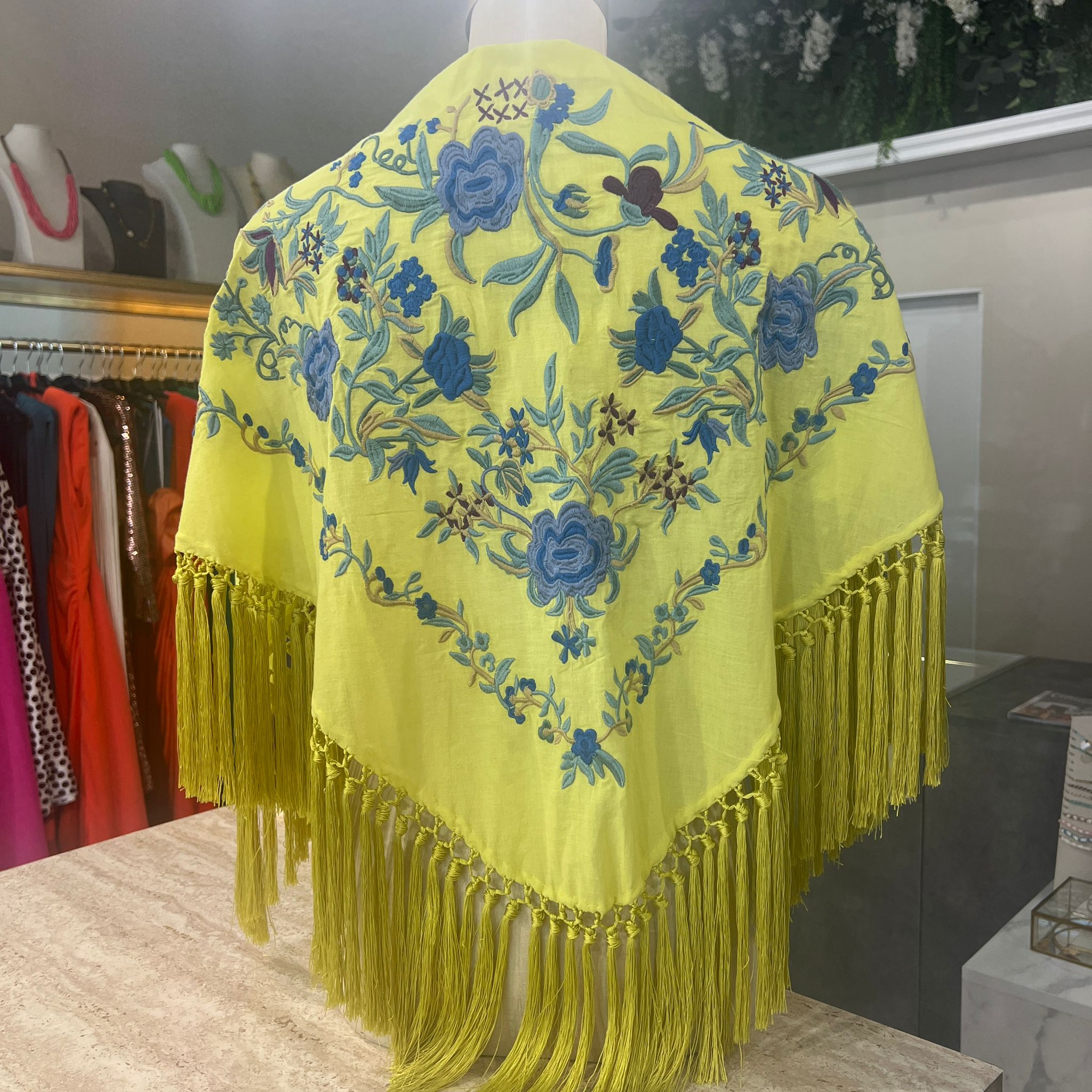 Mantón Soleá lima con azul